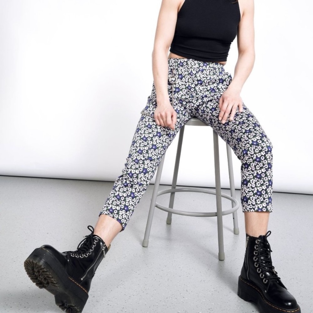 Wildfang floral slim crop pants | 10